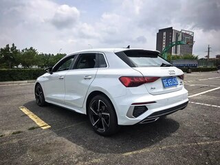 2023 Audi A3 Sportback 35 TFSI IV (8Y), белый, 1929000 рублей, вид 3