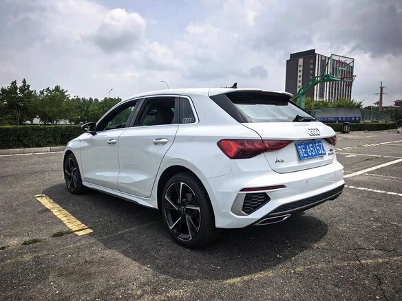 2023 Audi A3 Sportback 35 TFSI IV (8Y), белый, 1929000 рублей - вид 2