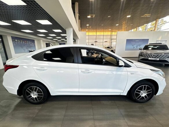 2017 Hyundai Solaris II, белый, 1019900 рублей - вид 3