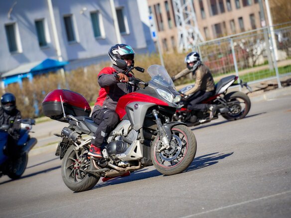 2015 Honda VFR 800X (Crossrunner), красный, 780000 рублей - вид 2