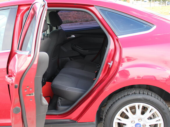 2012 Ford Focus III, красный - вид 13