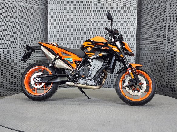 2023 KTM 890 Duke GP, оранжевый, 899000 рублей