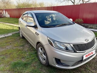 2014 Kia Rio 5-speed III, серебристый, 950000 рублей, вид 3