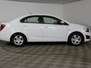 2014 Chevrolet Aveo II, белый, 549990 рублей, вид 4