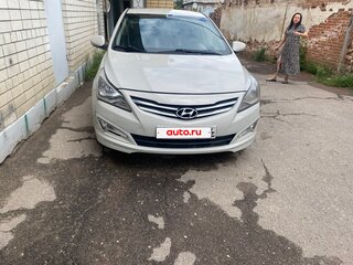 2014 Hyundai Solaris I Рестайлинг, бежевый, 900000 рублей, вид 1