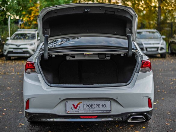 2018 Hyundai Sonata VII (LF) Рестайлинг, белый - вид 13