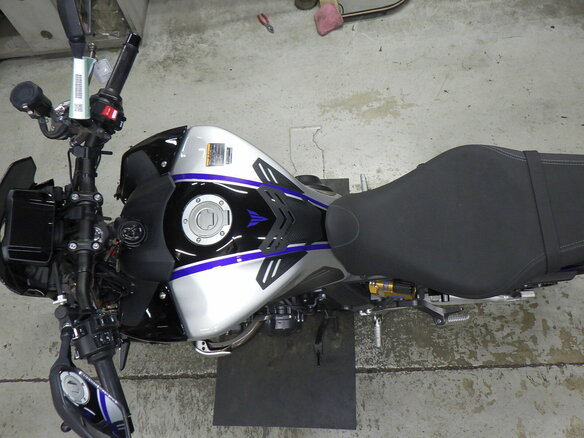 2022 Yamaha MT-09 (FZ-09), серебристый, 1150000 рублей - вид 6