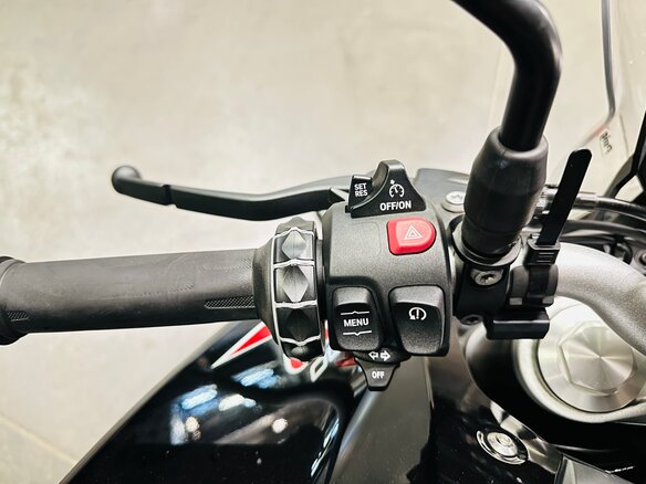 2020 BMW F 900 R, чёрный, 750000 рублей - вид 6