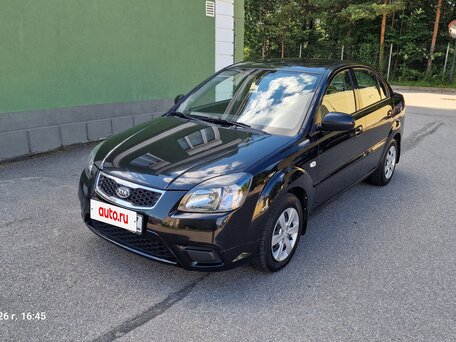 2011 Kia Rio II Рестайлинг, чёрный, 700000 рублей, вид 1