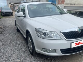 2012 Skoda Octavia II (A5) Рестайлинг, белый, 800000 рублей, вид 1