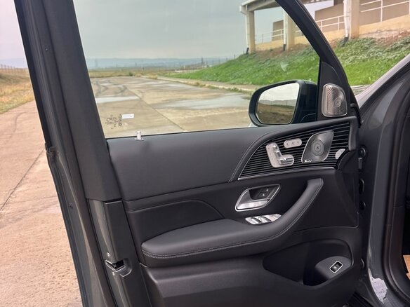 2026 Mercedes-Benz GLS 450 d II (X167) Рестайлинг, серый, 19500000 рублей - вид 16