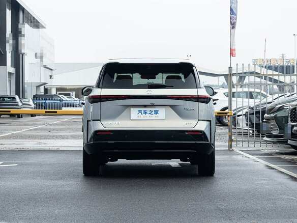 2026 Toyota bZ3X 58.3 kWh, серый, 2895000 рублей - вид 4