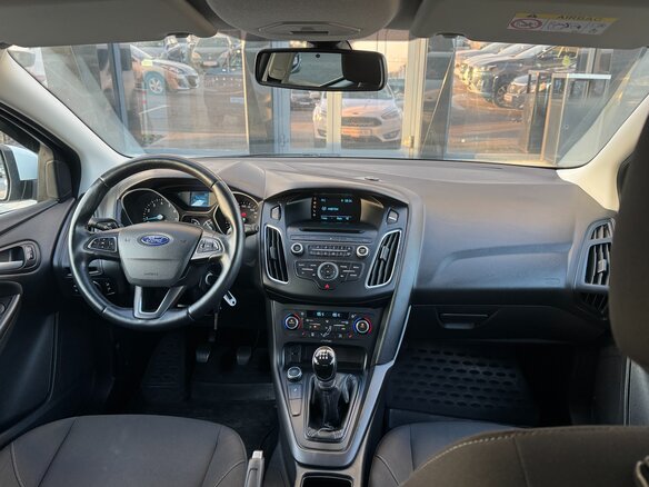 2017 Ford Focus III Рестайлинг, белый, 1100000 рублей - вид 15