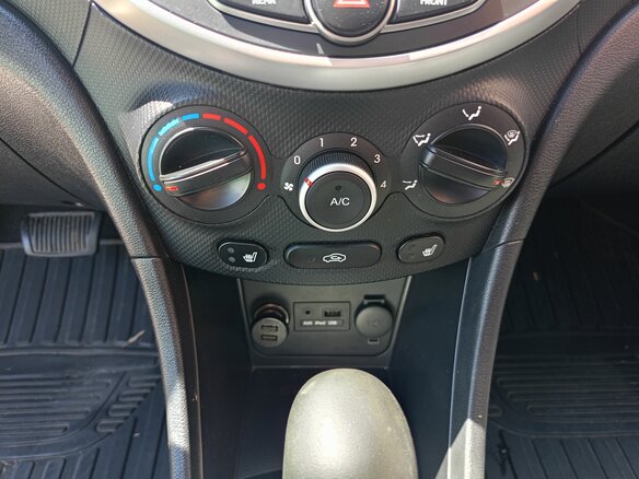 2012 Hyundai Solaris I, белый, 780000 рублей - вид 12