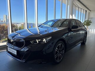 2025 BMW 5 серии 530i xDrive VIII (G60/G61/G68), чёрный, 8500000 рублей, вид 1