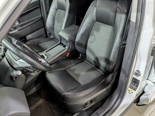 2017 Land Rover Discovery Sport I, белый, 2350000 рублей, вид 2