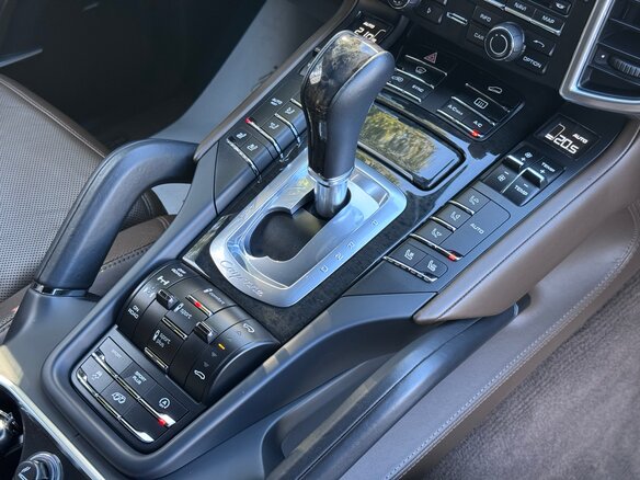 2015 Porsche Cayenne GTS II Рестайлинг (958), чёрный, 3650000 рублей - вид 16