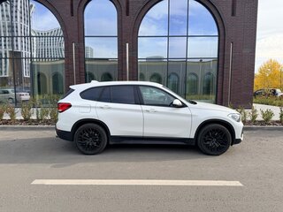 2020 BMW X1 20i xDrive II (F48) Рестайлинг, белый, 3590000 рублей, вид 3