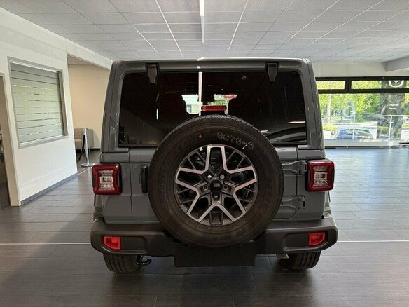 2025 Jeep Wrangler IV (JL) Рестайлинг, серый, 10670000 рублей - вид 4