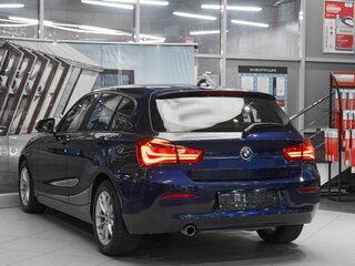 2017 BMW 1 серии 118i II (F20/F21) Рестайлинг, синий, 1399000 рублей, вид 4