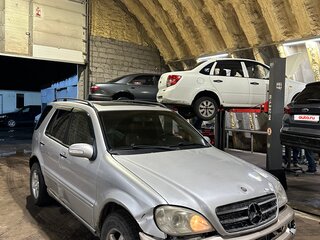 1999 Mercedes-Benz M-Класс 270 I (W163), серебристый, 580000 рублей, вид 2