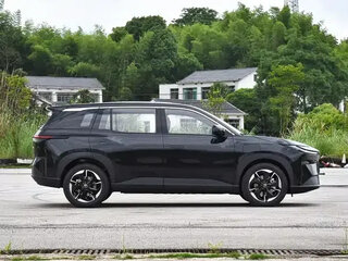 2026 Toyota bZ3X 67.9 kWh, чёрный, 2650002 рублей, вид 5