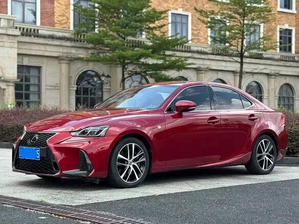 2018 Lexus IS 300 III Рестайлинг, красный, 3894008 рублей