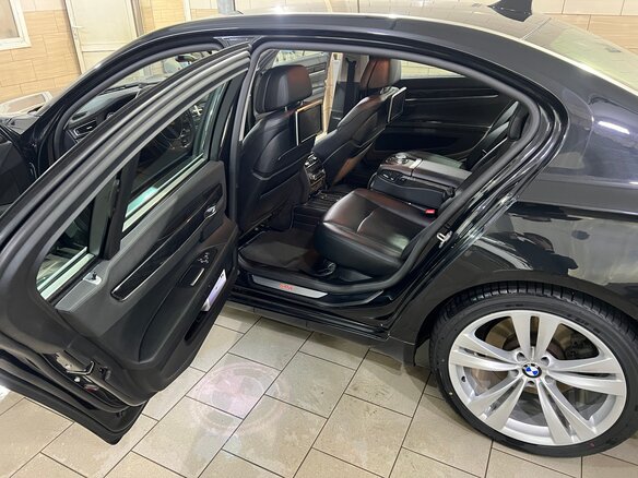 2013 BMW 7 серии Long 740Li xDrive V (F01/F02/F04) Рестайлинг, чёрный, 2500000 рублей - вид 20
