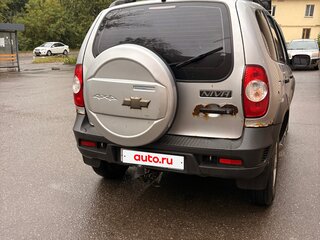 2012 Chevrolet Niva I Рестайлинг, серебристый, 380000 рублей, вид 3