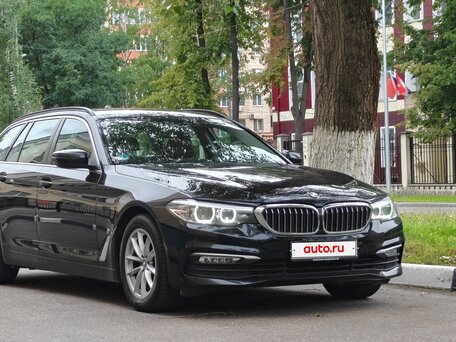 2018 BMW 5 серии 520d VII (G30/G31/G38), чёрный, вид 3