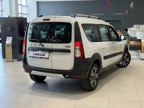 2026 Lada (ВАЗ) Largus Cross I Рестайлинг, белый, 2067000 рублей - вид 2
