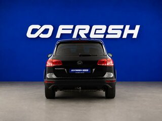 2015 Volkswagen Touareg II Рестайлинг, чёрный, 2530055 рублей, вид 4