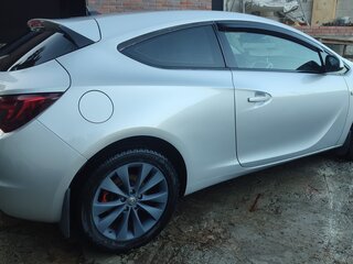 2013 Opel Astra GTC J Рестайлинг, серебристый, 850000 рублей, вид 4