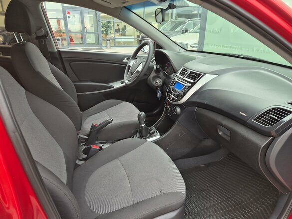 2013 Hyundai Solaris I, красный, 685000 рублей - вид 6