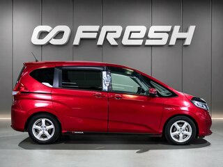 2018 Honda Freed II, красный, 1380000 рублей, вид 5