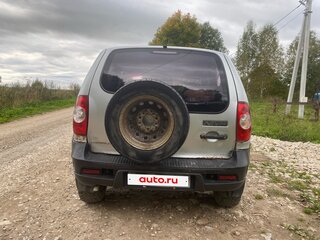 2011 Chevrolet Niva I Рестайлинг, серебристый, 310000 рублей, вид 3