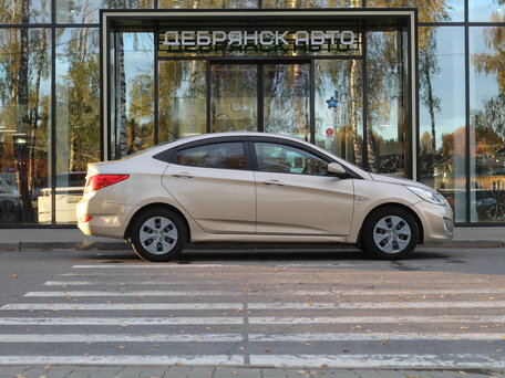 2014 Hyundai Solaris I, бежевый, 845000 рублей, вид 4
