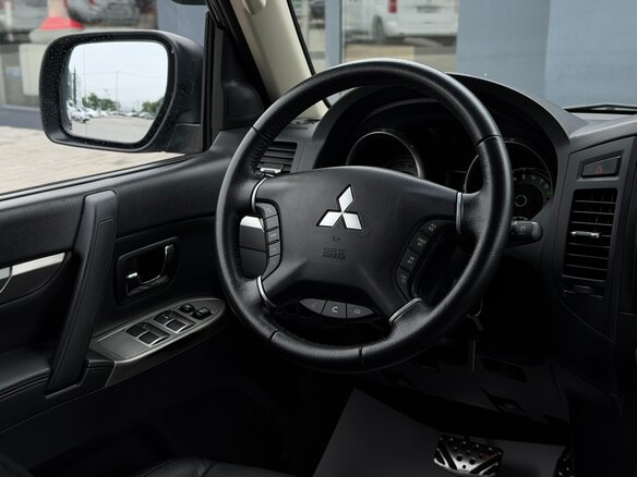2014 Mitsubishi Pajero IV Рестайлинг 1, чёрный - вид 8