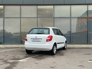 2013 Skoda Fabia II Рестайлинг, белый, 449000 рублей, вид 4