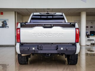 2023 Toyota Tundra CrewMax III, белый, 7778000 рублей, вид 5