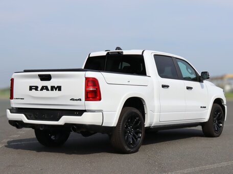 2025 Ram 1500 Crew Cab V Рестайлинг, белый, 11790000 рублей, вид 2