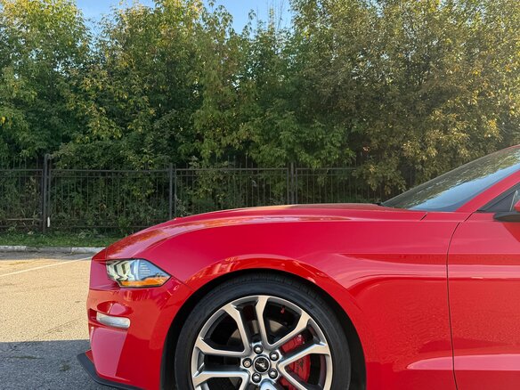 2018 Ford Mustang VI Рестайлинг, красный, 4000000 рублей - вид 10