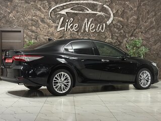 2020 Toyota Camry VIII (XV70), чёрный, 2998000 рублей, вид 4