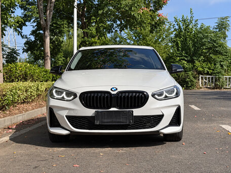 2022 BMW 1 серии 120i III (F52) Рестайлинг, белый, 1726661 рублей, вид 2