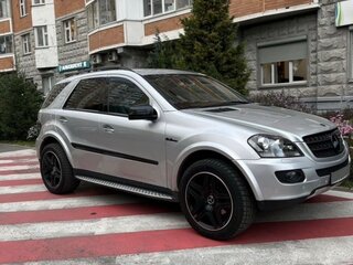 2005 Mercedes-Benz M-Класс 320 II (W164), серебристый, 1780000 рублей, вид 2