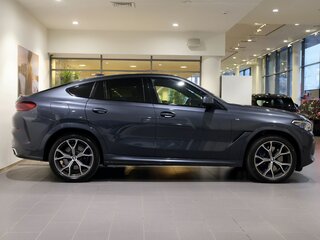 2021 BMW X6 40d III (G06), серый, 8250000 рублей, вид 4