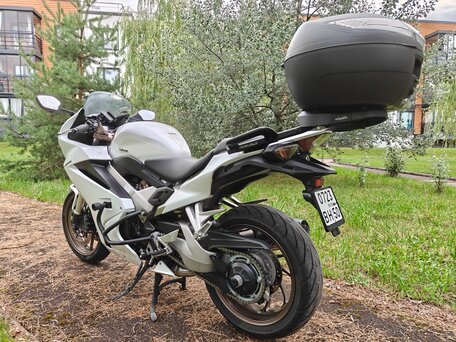 2016 Honda VFR 800, белый, 659000 рублей, вид 3