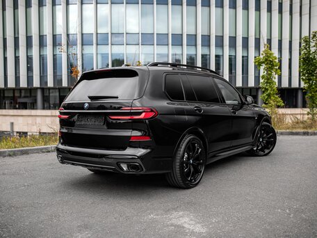 2026 BMW X7 40d I (G07) Рестайлинг, чёрный, 18100000 рублей, вид 4