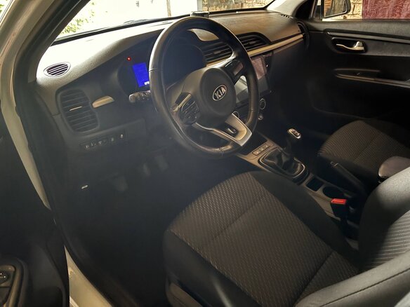 2019 Kia Rio X-Line IV, белый, 1200000 рублей - вид 2