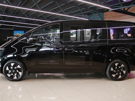 2026 Hyundai Staria I Рестайлинг, чёрный, 7099000 рублей, вид 2